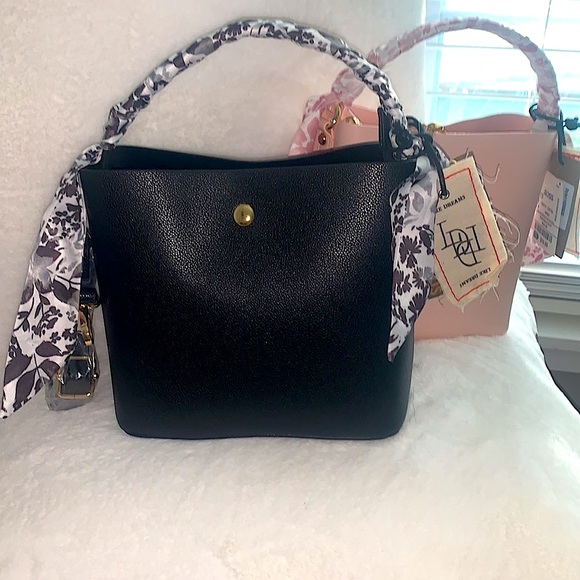Black Handbag with detachable strap. - Picture 3 of 5